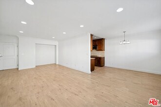 133 N Swall Dr in Beverly Hills, CA - Building Photo - Building Photo