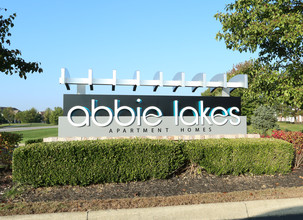 Abbie Lakes in Canal Winchester, OH - Building Photo - Building Photo