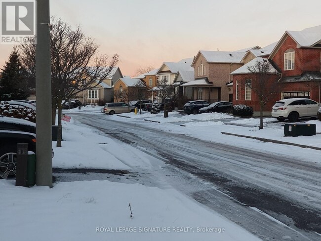 1215 Wadebridge Crescent in Oshawa, ON - Building Photo - Building Photo