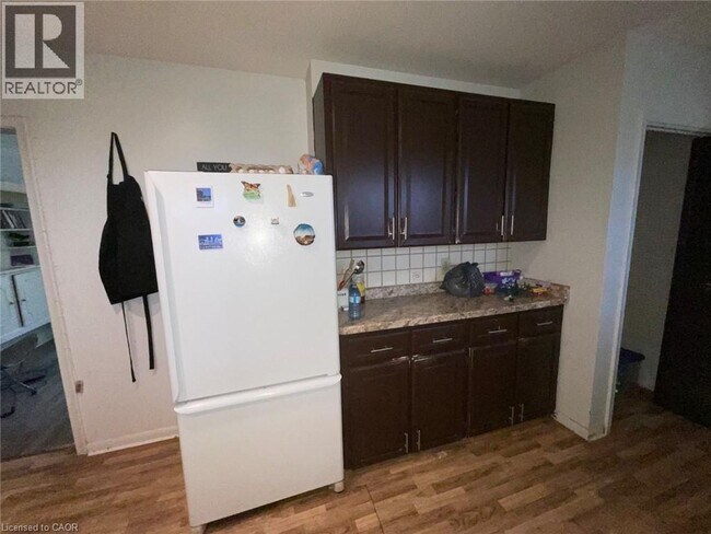 415 Mt Pleasant Rd in Brantford, ON - Building Photo - Building Photo