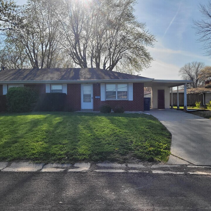 140 High Forest Dr in Belleville, IL - Foto de edificio