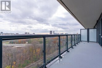 30-1030 Inn On The Pk Dr in Toronto, ON - Building Photo - Building Photo