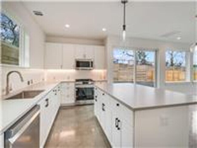 7004 Bennett Ave-Unit -Unit 2 in Austin, TX - Building Photo - Building Photo