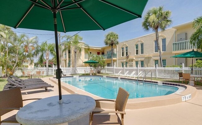 350 Taylor Ave, Unit 5B in Cape Canaveral, FL - Foto de edificio - Building Photo