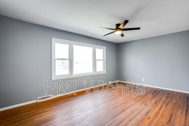 1433 N Kokomo Ave in Derby, KS - Building Photo - Building Photo