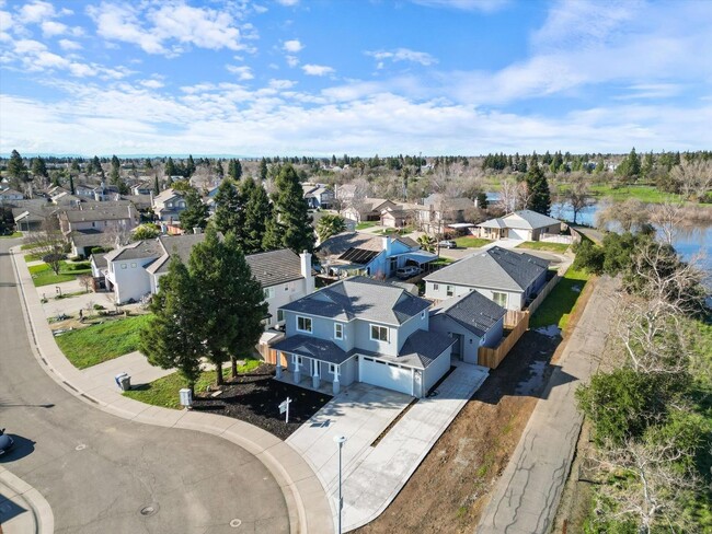 6651-6655 Sunset Bluffs St in Elk Grove, CA - Building Photo - Building Photo