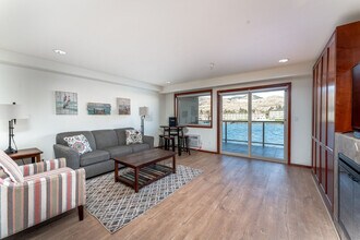 322 W Woodin Ave in Chelan, WA - Building Photo - Building Photo