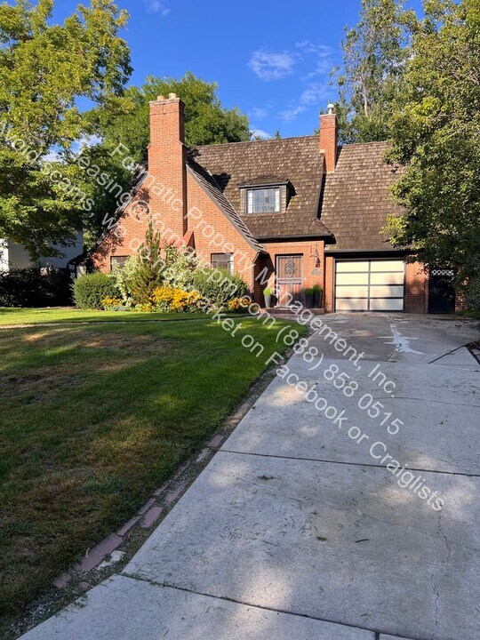 629 Bellaire St in Denver, CO - Building Photo