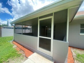 8610 Oak Bluff Dr in Orlando, FL - Building Photo - Building Photo