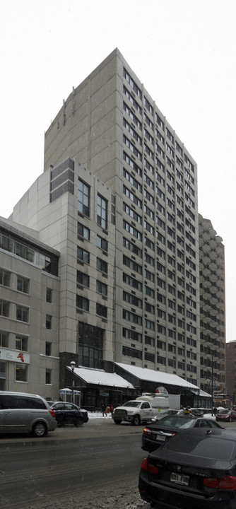 Carrefour Sherbrooke in Montréal, QC - Building Photo