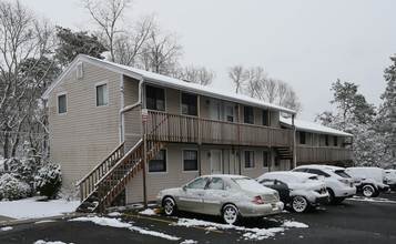 Tiana Pines Garden Apartments in Hampton Bays, NY - Building Photo - Building Photo