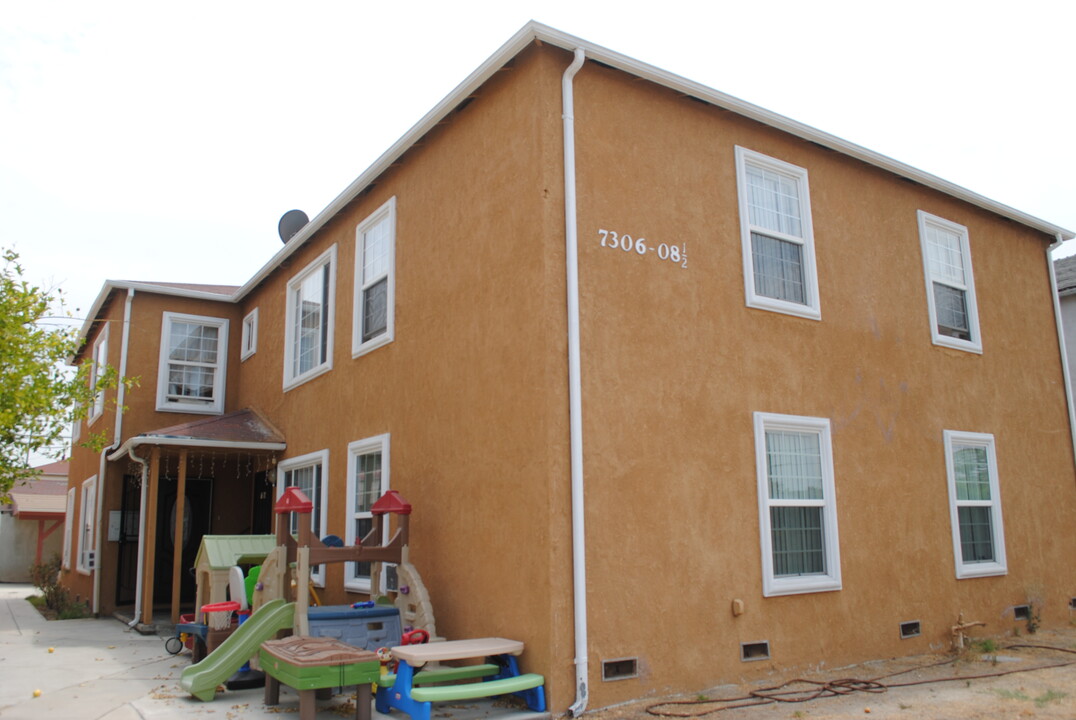 7306 Tujunga Ave in North Hollywood, CA - Building Photo