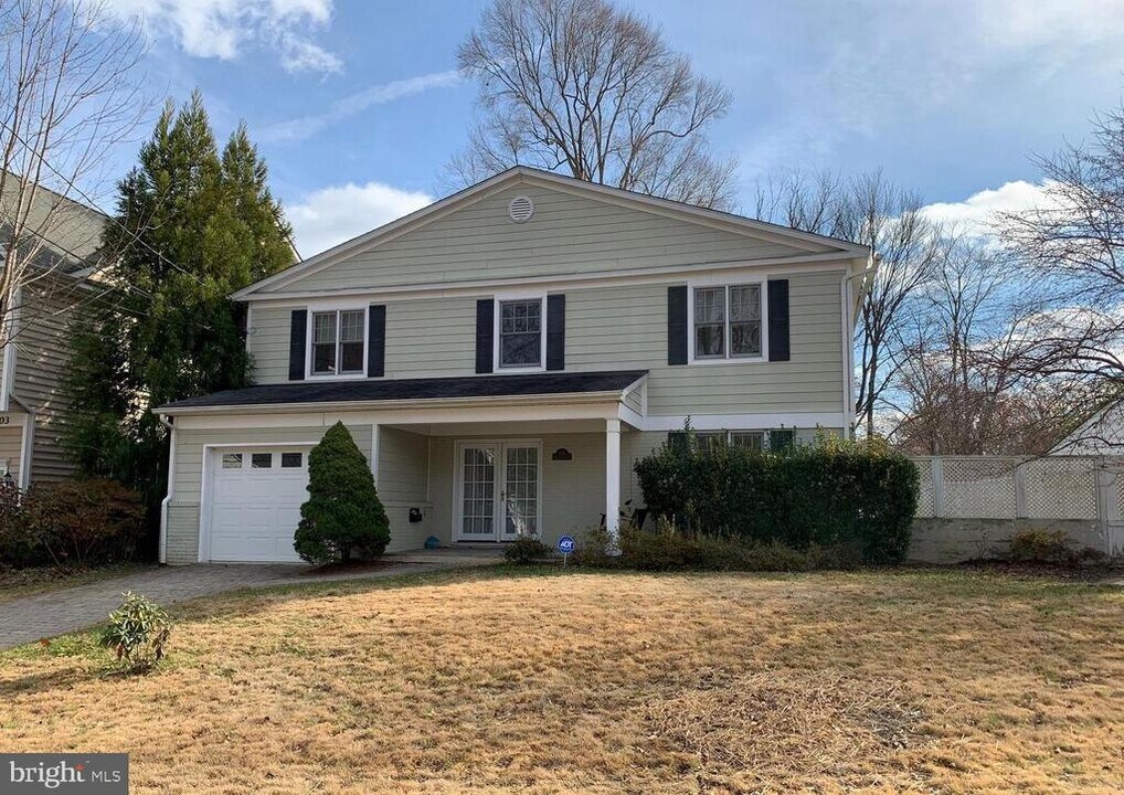 4105 Edgevale Ct in Chevy Chase, MD - Building Photo