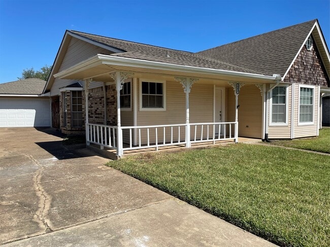 302 Yorkshire Ct in Deer Park, TX - Foto de edificio - Building Photo