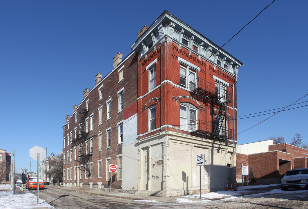 1721 Baymiller St in Cincinnati, OH - Building Photo