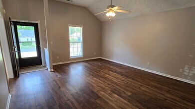 210 Bent Oaks Dr in Jackson, TN - Building Photo - Building Photo