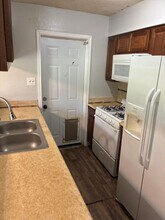 126 Meadow Way in Converse, TX - Building Photo - Building Photo