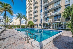 2350 NE 135th St in North Miami, FL - Building Photo