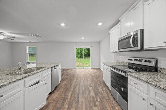 Room in House on Hazelburn Dr in Greensboro, NC - Building Photo - Building Photo