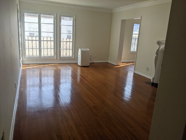 451 N Oakhurst Dr in Beverly Hills, CA - Building Photo - Building Photo