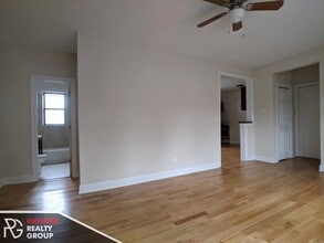 3721 N Pine Grove Ave, Unit 3720.5-W2 in Chicago, IL - Foto de edificio - Building Photo