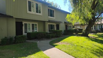 8732 Woodman Way in Sacramento, CA - Building Photo