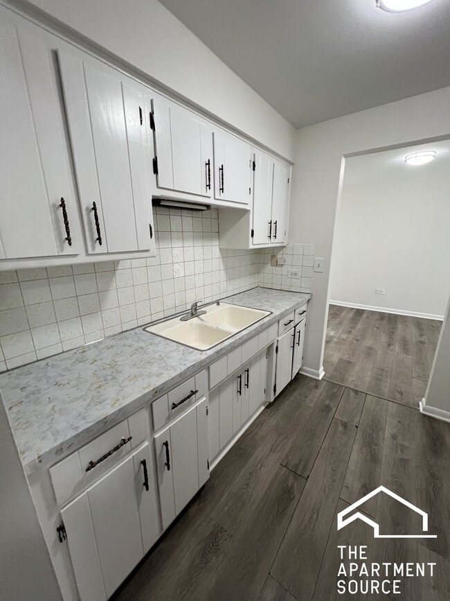 2310 N Harlem Ave, Unit 602 in Elmwood Park, IL - Building Photo - Building Photo