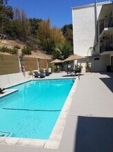 1230 NHorn Ave in West Hollywood, CA - Foto de edificio - Building Photo