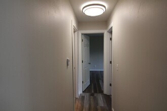 337 Woodside Dr in Iowa City, IA - Building Photo - Building Photo