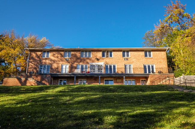Greenwood Manor in Excelsior, MN - Building Photo - Building Photo