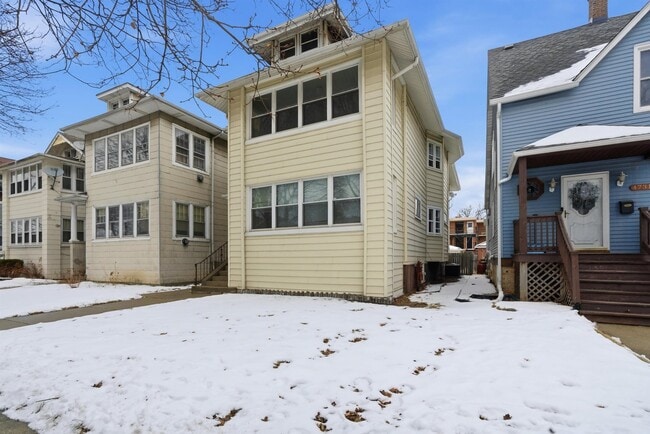 property at 4735 N Kilbourn Ave