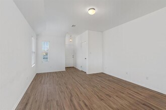 108 Joe Kidd Ln in Jarrell, TX - Building Photo - Building Photo