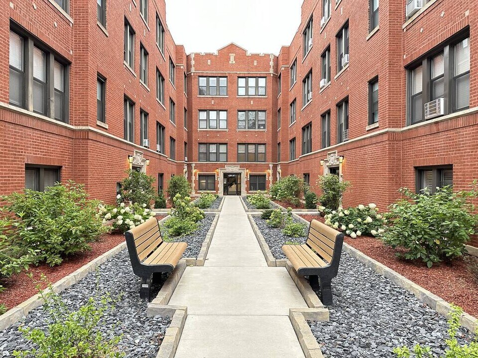 3943 N Janssen Ave, Unit A07C in Chicago, IL - Building Photo