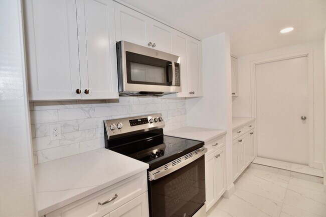 72 Longwood Ave, Unit 72 in Brookline, MA - Building Photo - Building Photo
