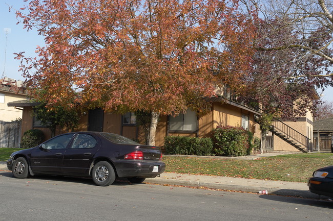 3388 San Mateo Ct in Merced, CA - Foto de edificio - Building Photo