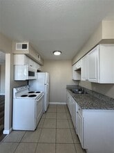 4518 E Fountain Way in Fresno, CA - Building Photo - Building Photo