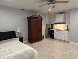 6820 Scott St in Hollywood, FL - Building Photo