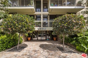 1230 N Sweetzer Ave in West Hollywood, CA - Building Photo