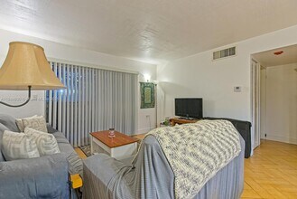 11297 SW 88th St in Miami, FL - Building Photo - Building Photo