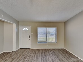 6333 Village Club in San Antonio, TX - Foto de edificio - Building Photo
