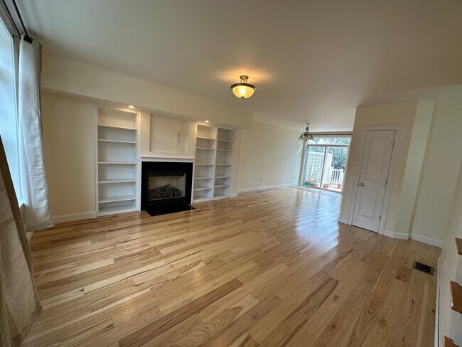 155 Franklin St, Unit 1 in Boston, MA - Building Photo - Building Photo