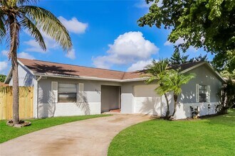 1105 Sonata Way in Royal Palm Beach, FL - Building Photo - Building Photo
