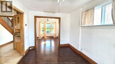 1068 Giles Blvd E in Windsor, ON - Building Photo - Building Photo