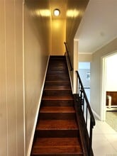 8 Whitman Ct in Middletown, NY - Building Photo - Building Photo