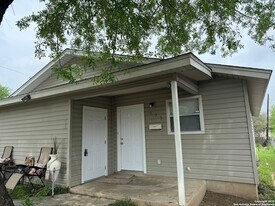 635 Bexar Dr, Unit 1624 in San Antonio, TX - Building Photo