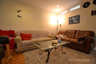 25 Copley St, Unit 2 in Brookline, MA - Building Photo - Building Photo