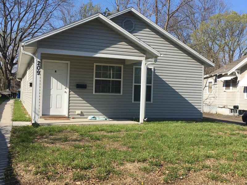 209 E Adams St-Unit -A in Pittsburg, KS - Building Photo