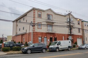 210 Trumbull St in Elizabeth, NJ - Building Photo