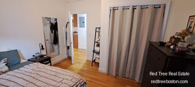 145 Hillside St, Unit 2 in Boston, MA - Foto de edificio - Building Photo