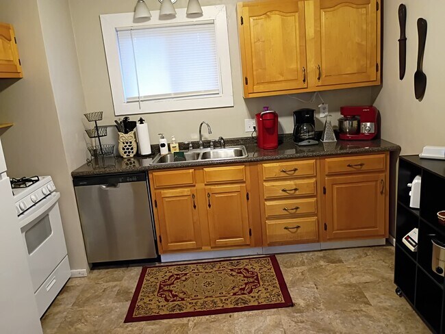 207 Walnut St in Edinboro, PA - Foto de edificio - Building Photo